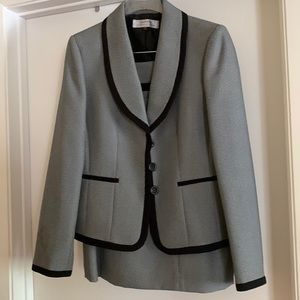 Tahari skirt suit